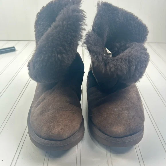 UGG Women's Bailey Button II Chocolate Brown Boots Size - Picture 11 of 12